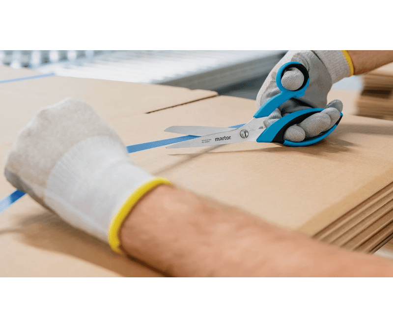 Foarfeca-Martor-Secuplus-564-in-utilizare-pentru-materiale-textile