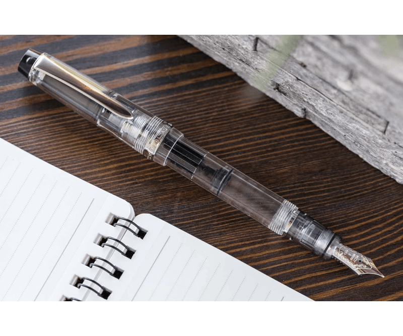 Stilou-Pilot-Heritage-92-varf-mediu-Transparent