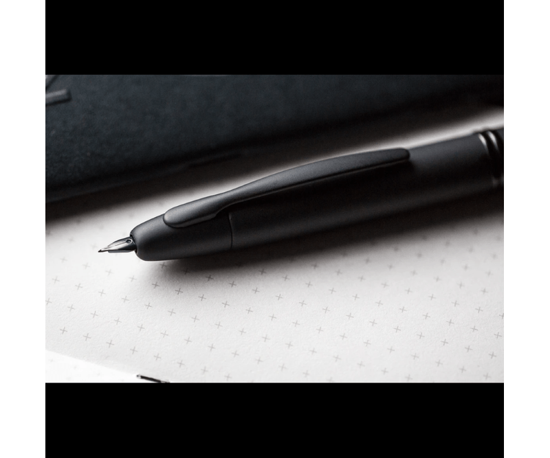 Stilou-Pilot-Capless-Ultra-Matt-varf-mediu-negru