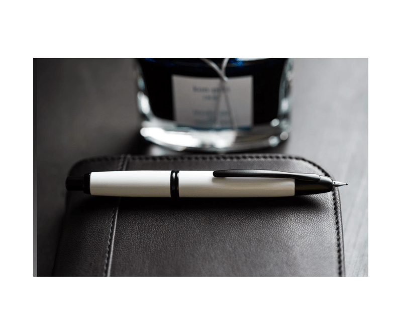 Stilou-Pilot-Capless-Ultra-Matt-varf-mediu-alb