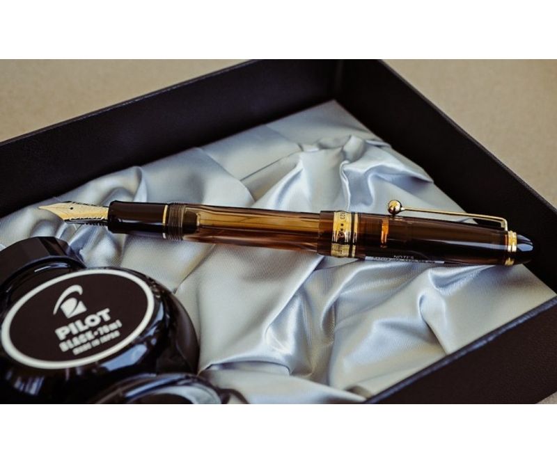 Stilou-Pilot-Custom-823-Maro-Transparent-varf-mediu